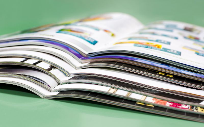 loại brochure đóng gáy